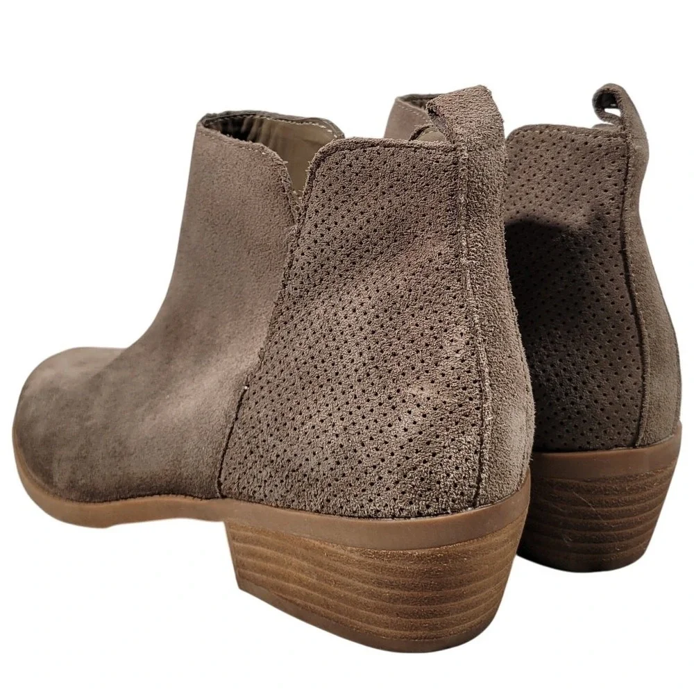 Steve Madden Suede Ankle Booties Taupe‎ V Cut Out Perforated Heel Shoes 9 NEW